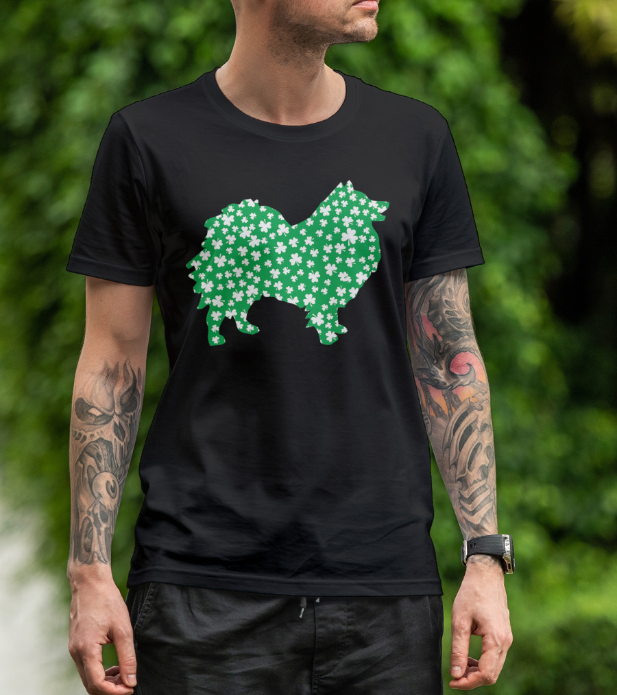 Keeshond Clover Pattern St Patrick's Day Pet Lovers T-Shirt