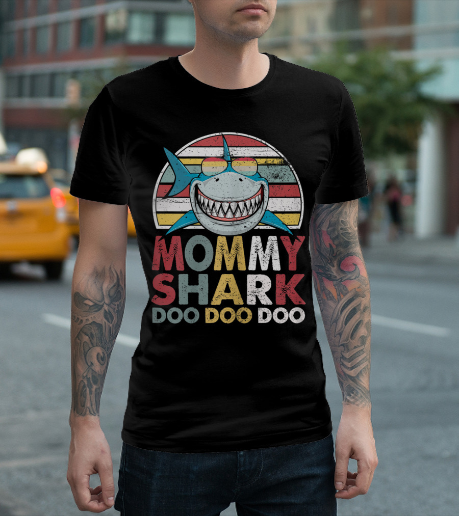 Mommy Shark Doo Doo Doo Funny Birthday Mothers Vintage Retro Stripes T-Shirt