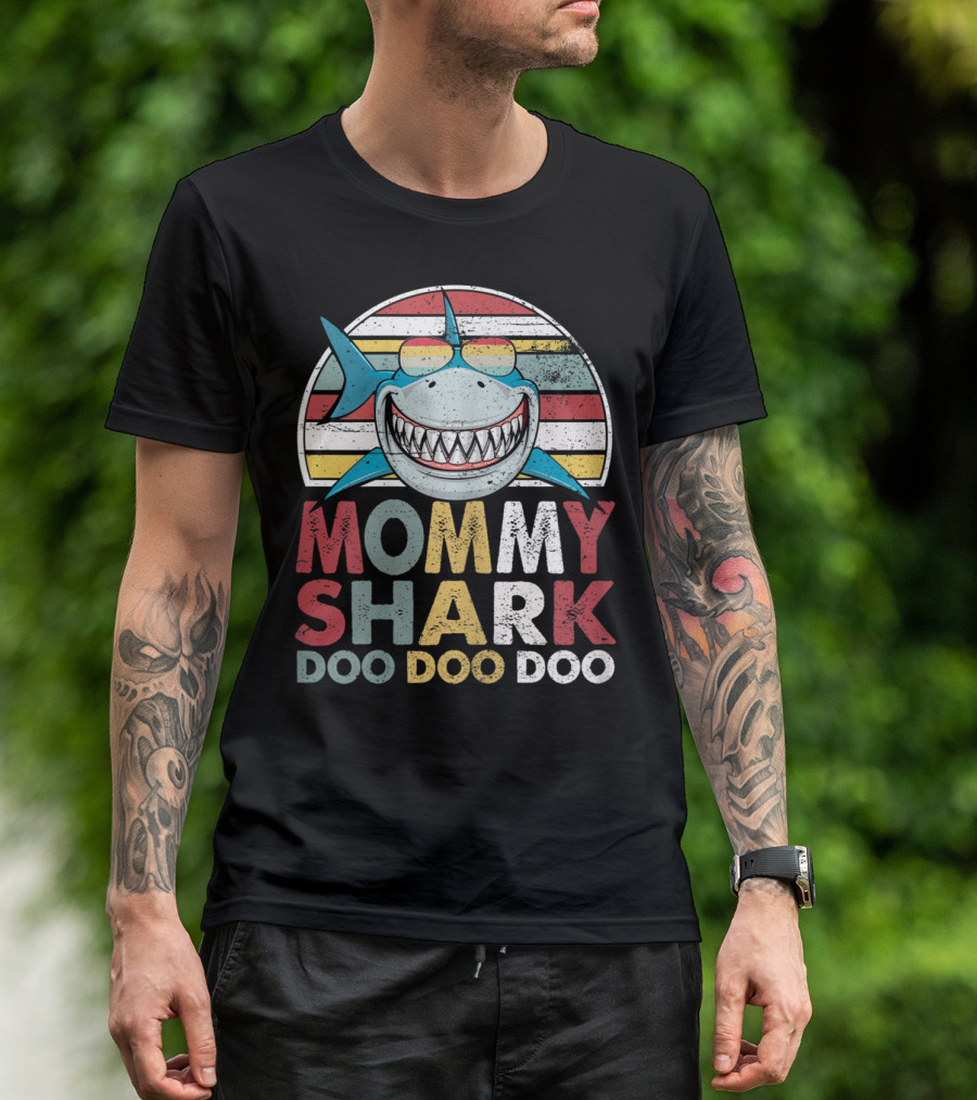 Mommy Shark Doo Doo Doo Funny Birthday Mothers Vintage Retro Stripes T-Shirt