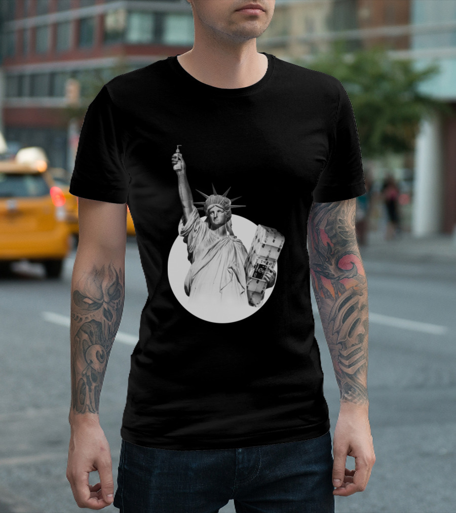 Statue of Liberty Holding Toilet Paper Roll T-Shirt