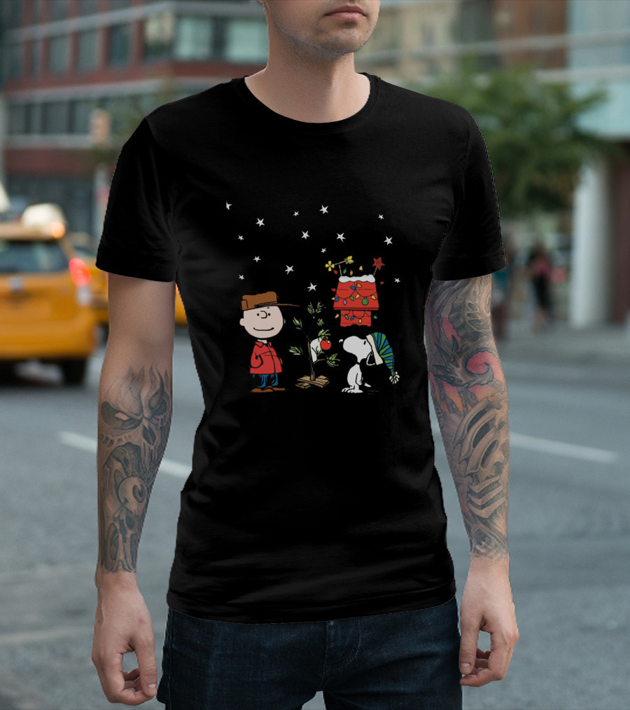 Charlie Brown Snoopy Christmas Tree Peanuts Holiday Scene T-Shirt
