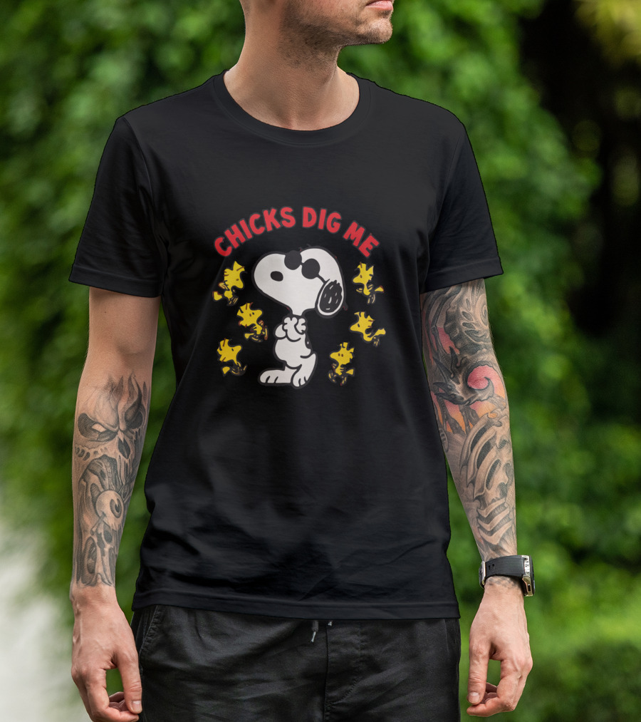 Snoopy Chicks Dig Me Peanuts Woodstock Humor T-Shirt