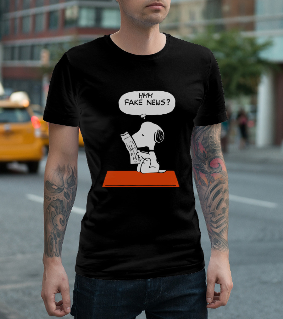 Snoopy Reading Newspaper Hmm Fake News? T-Shirt