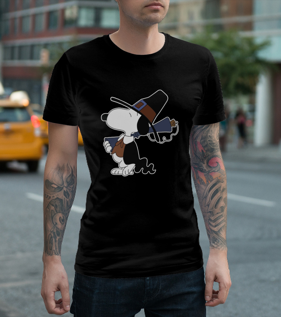 Snoopy Thanksgiving Pilgrim Hat with Gun T-Shirt