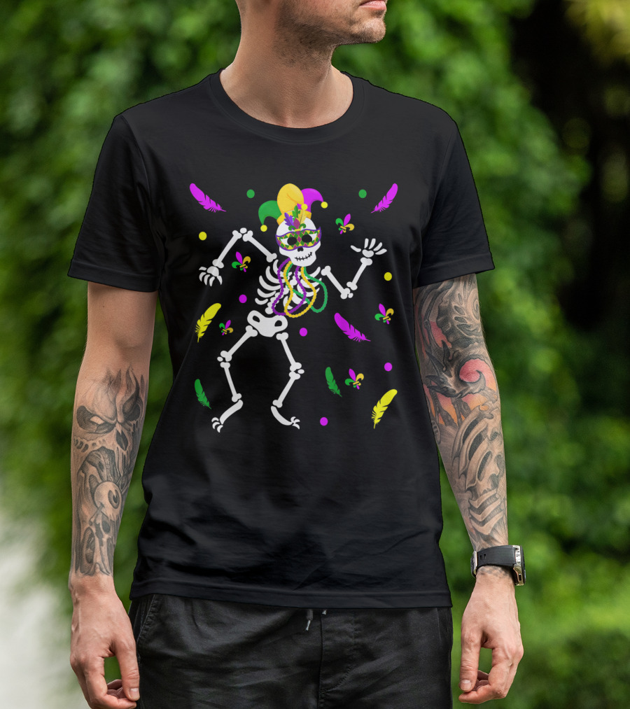 Dabbing Skeleton Carnival Mask Jester Hat Mardi Gras Feathers Beads T-Shirt