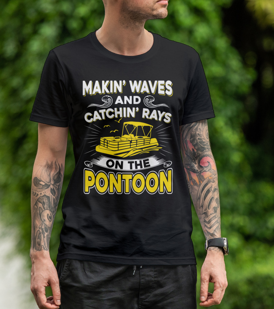 MAKIN' WAVES AND CATCHIN' RAYS ON THE PONTOON T-Shirt