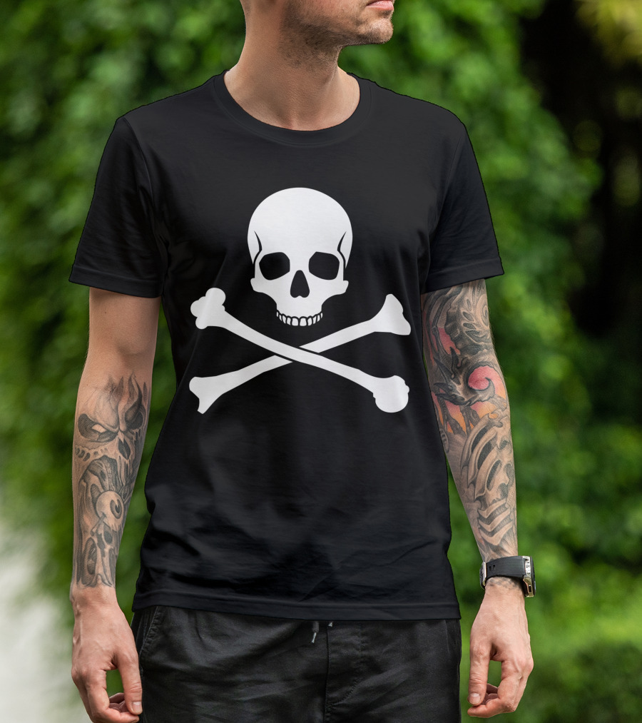 Skull And Crossbones Pirate Iconic Jolly Roger T-Shirt