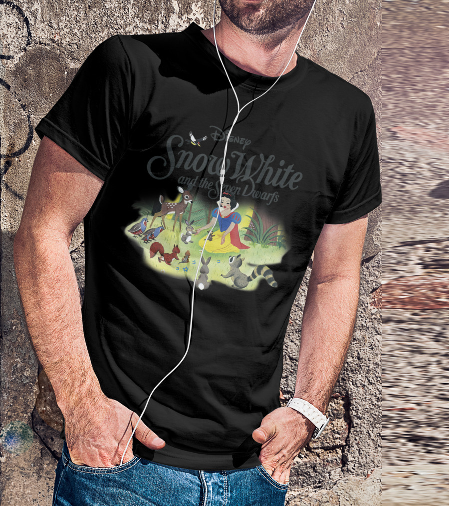 Disney Snow White And The Seven Dwarfs Animal Friends Scene T-Shirt