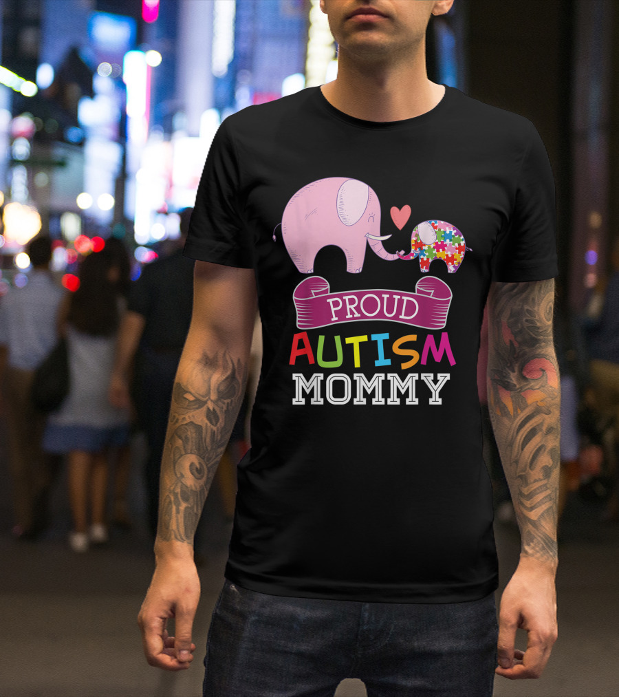 Proud Autism Mommy Rainbow Puzzle Elephant Heart Embrace T-Shirt