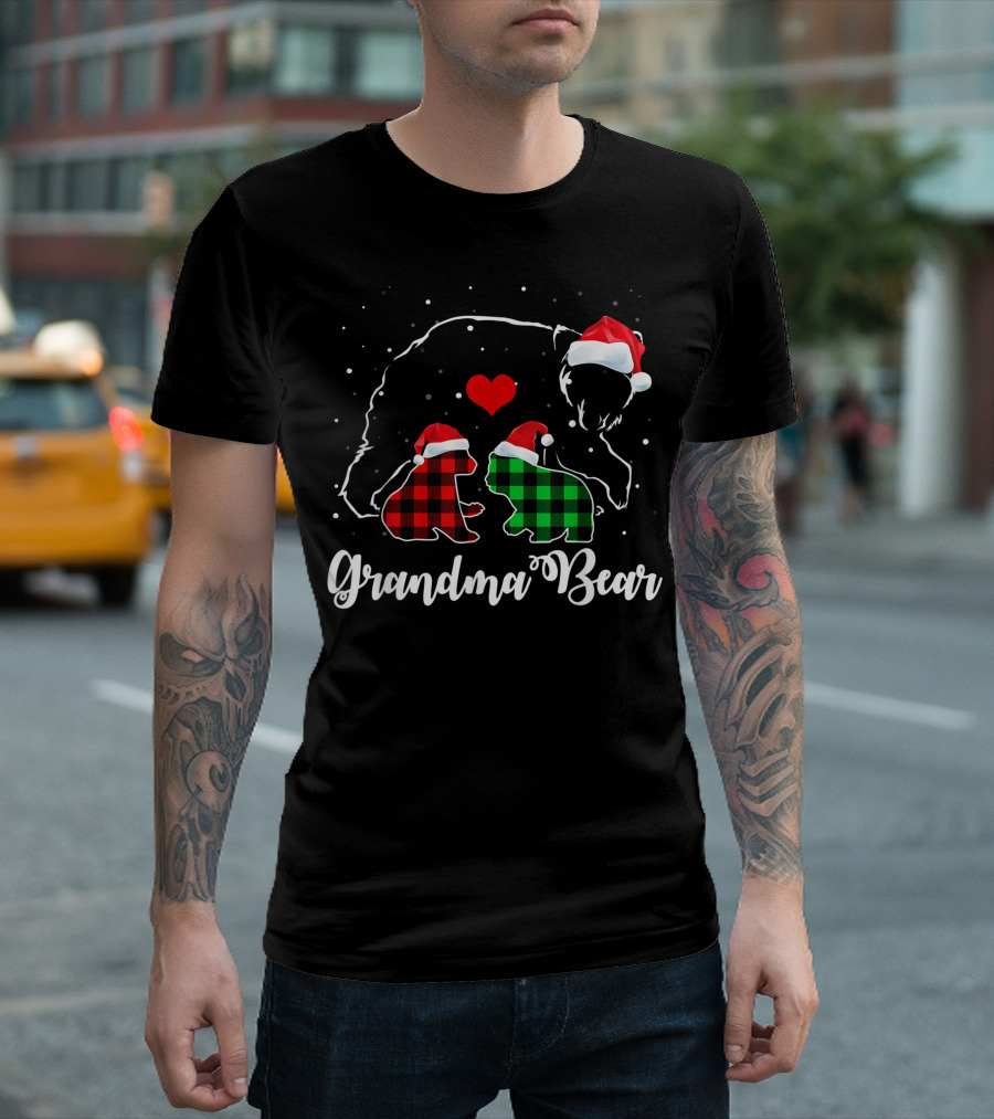 Grandma Bear Christmas Red Heart Buffalo Plaid Santa Hats T-Shirt