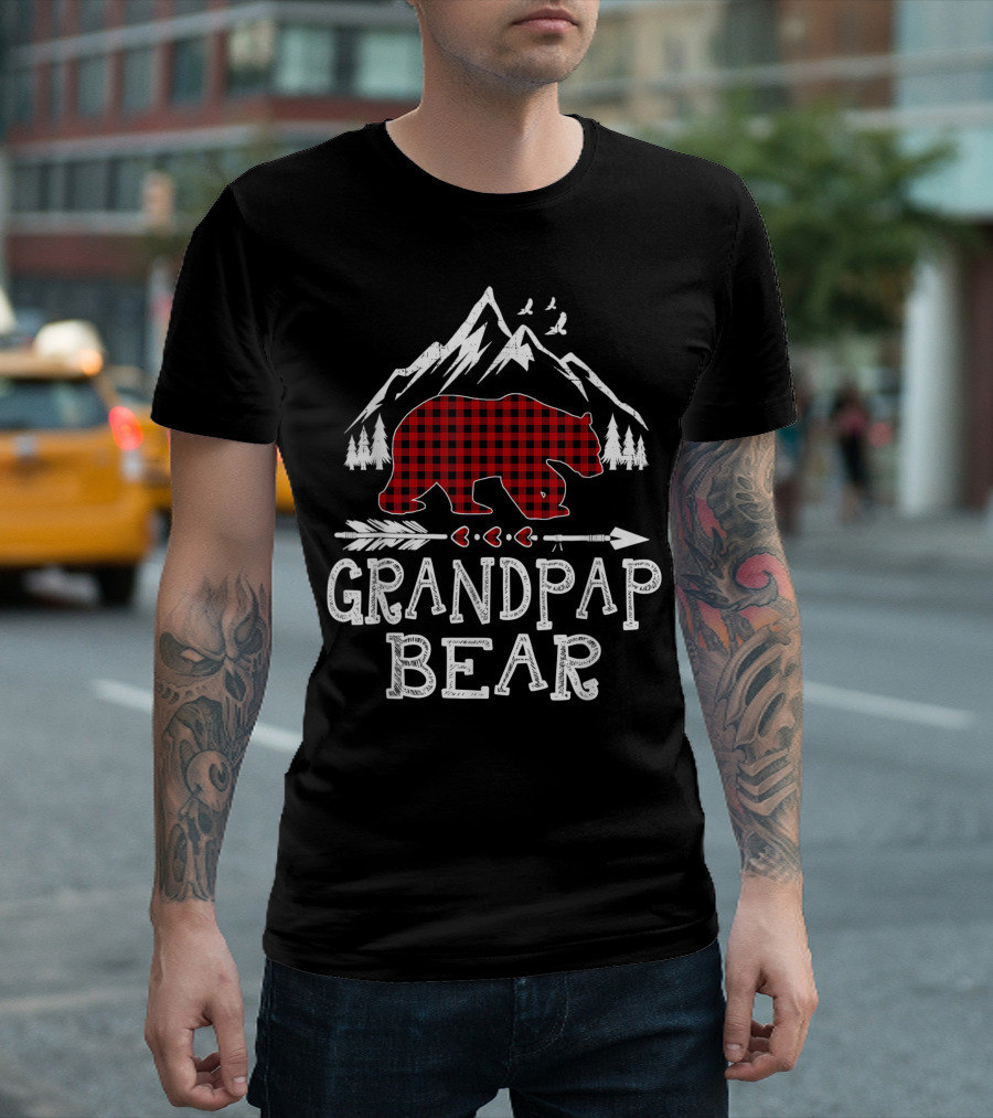 Grandpap Bear Red Plaid Buffalo Family Mountains Christmas T-Shirt