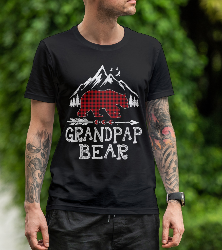 Grandpap Bear Red Plaid Buffalo Family Mountains Christmas T-Shirt