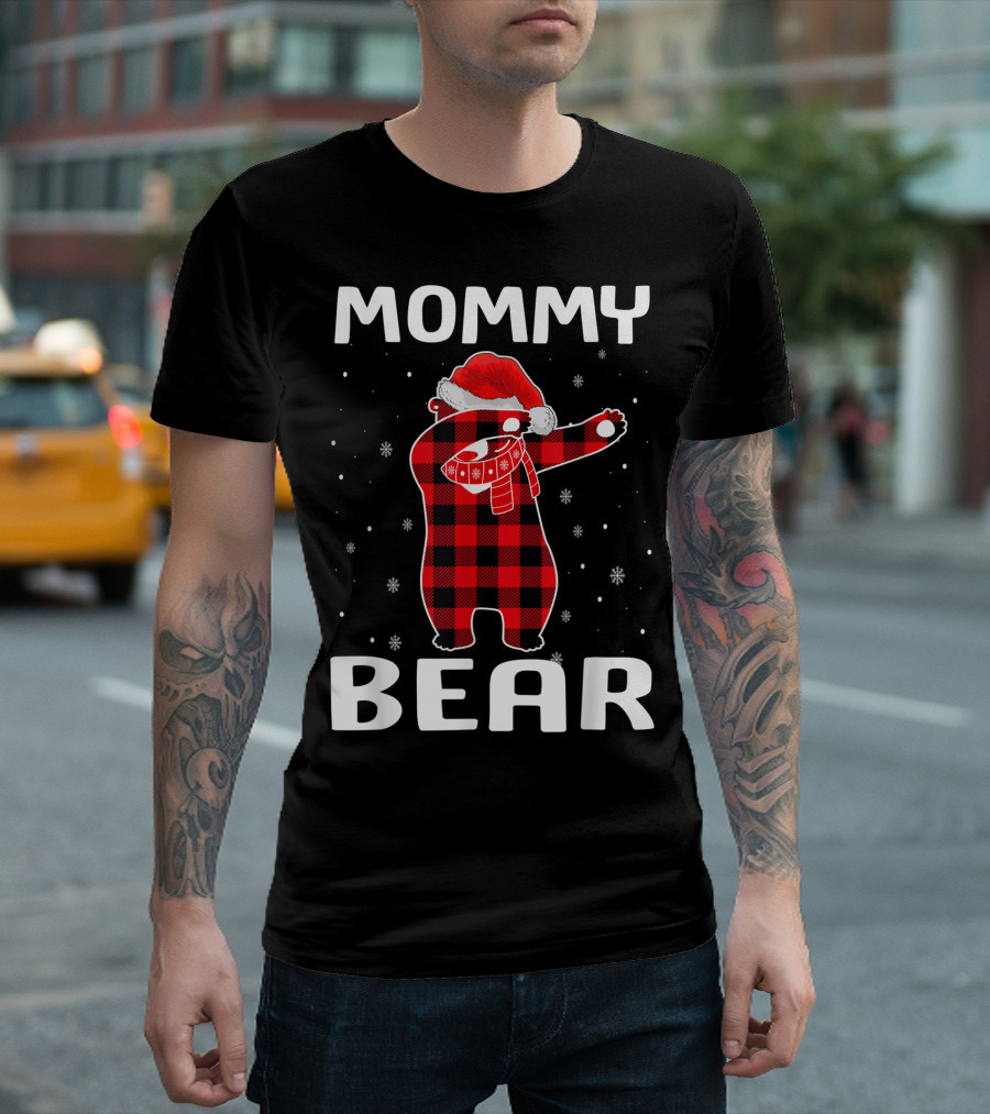 Mommy Bear Dabbing In Santa Hat And Scarf Christmas T-Shirt