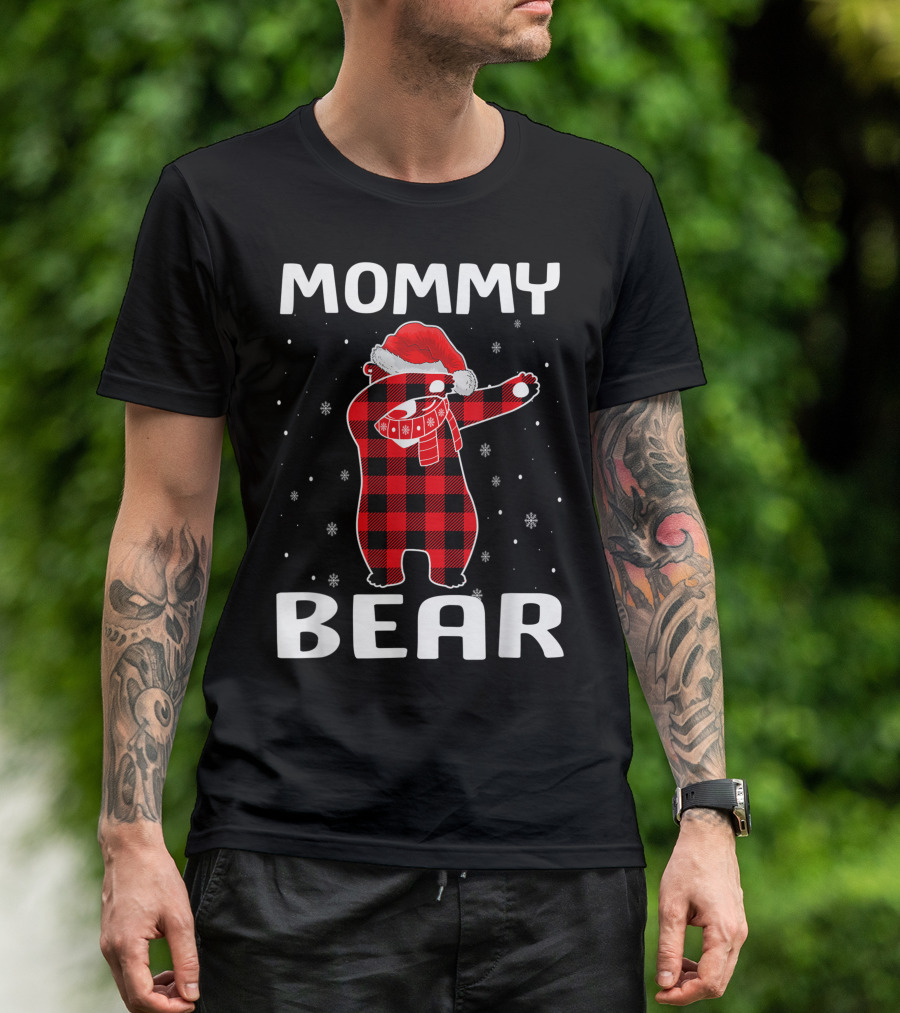 Mommy Bear Dabbing In Santa Hat And Scarf Christmas T-Shirt