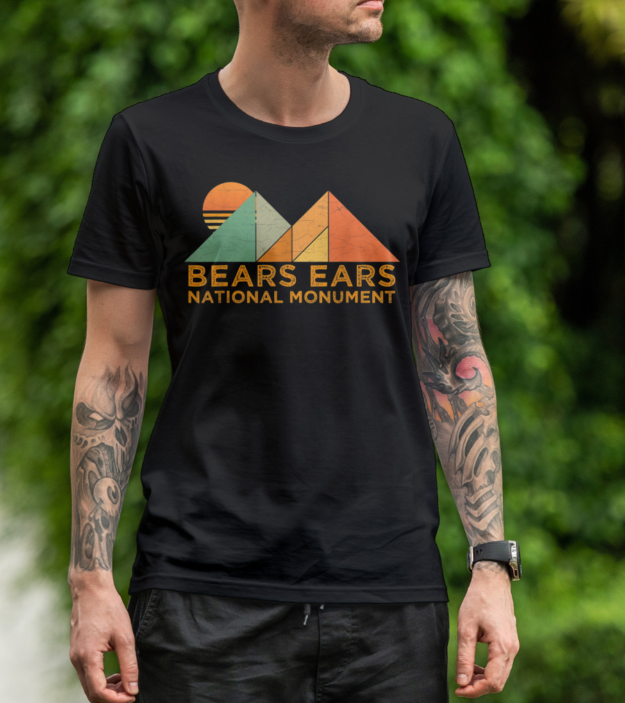 Retro Vintage Bears Ears National Monument Sunrise Mountain T-Shirt