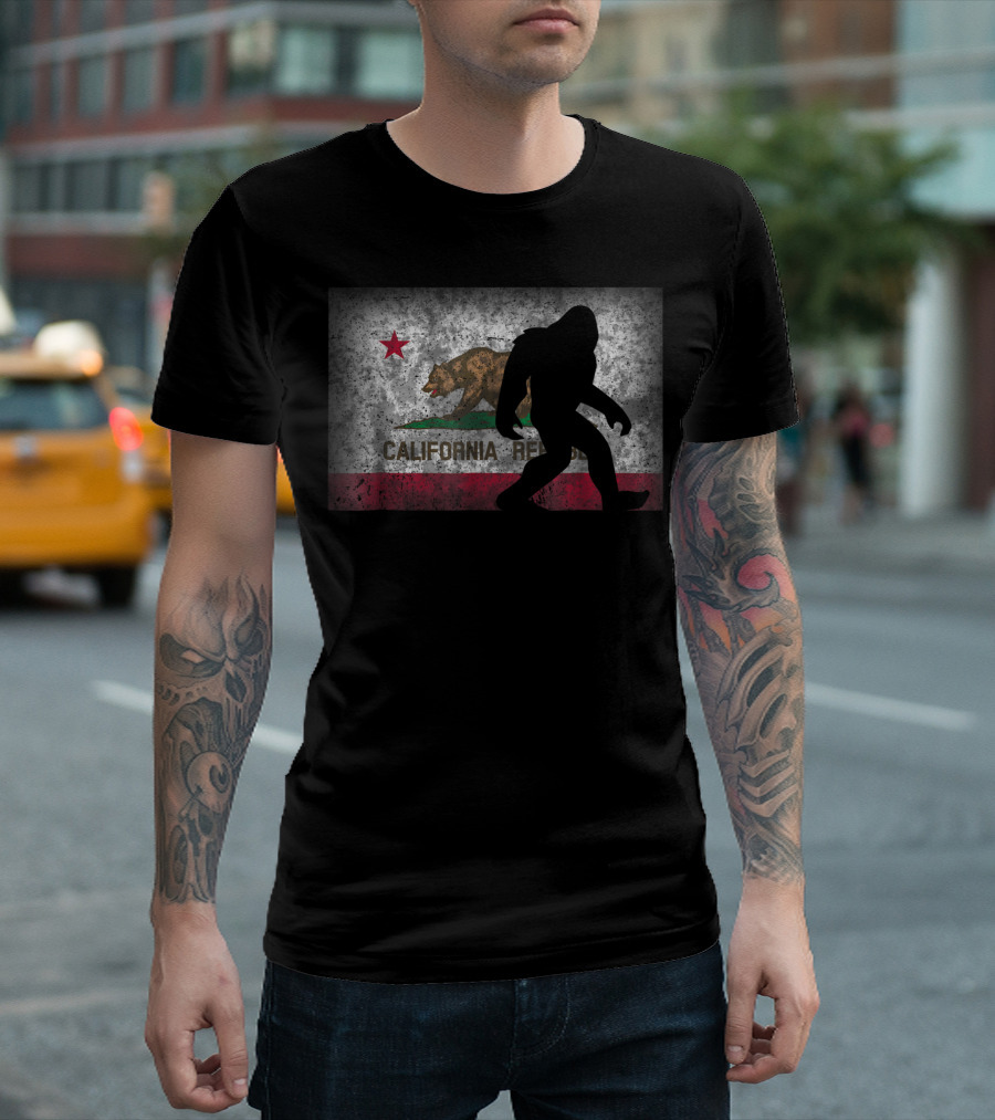 California Republic Flag Sasquatch Silhouette Bigfoot T-Shirt