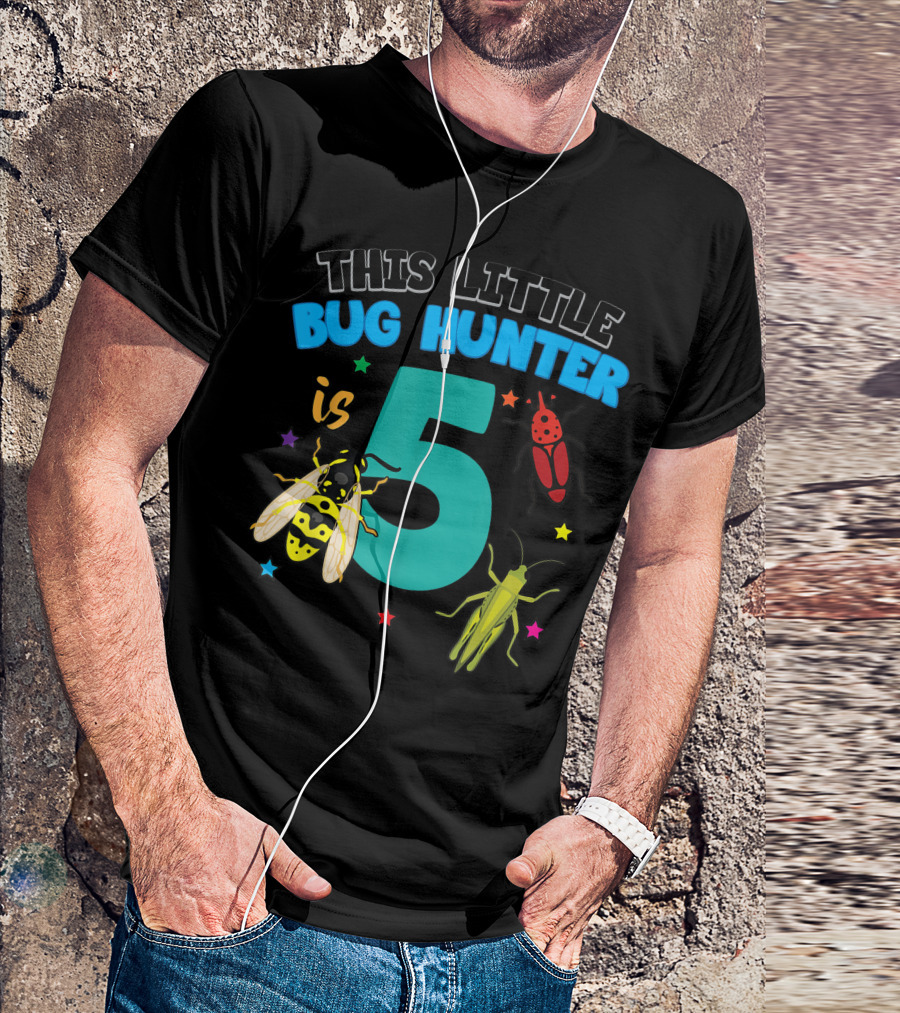 This Little Bug Hunter Is 5 Insect Birthday Girls Nummer Fünf Bees Beetles Grasshoppers Stars T-Shirt
