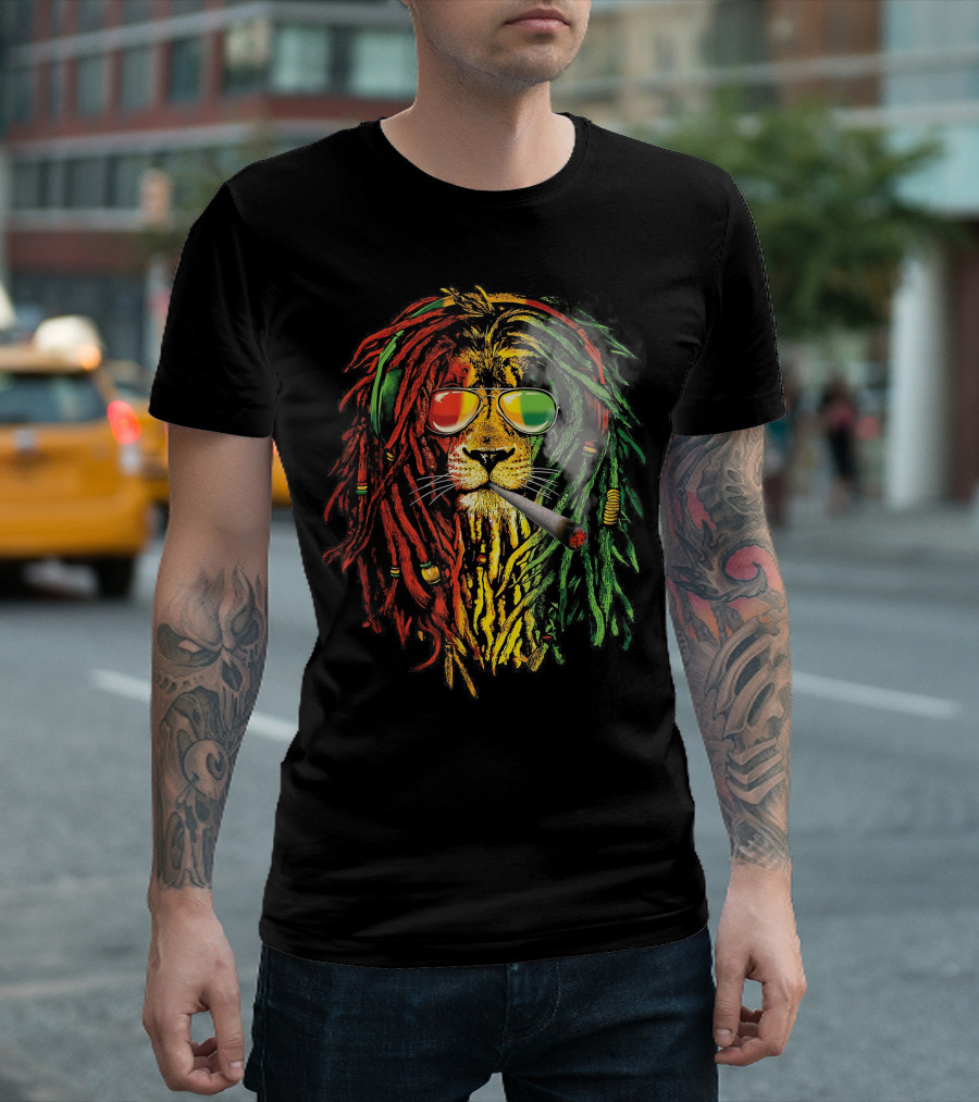 Reggae Music Jamaican Lion Smoking Weed Lovers Rasta Vibes T-Shirt