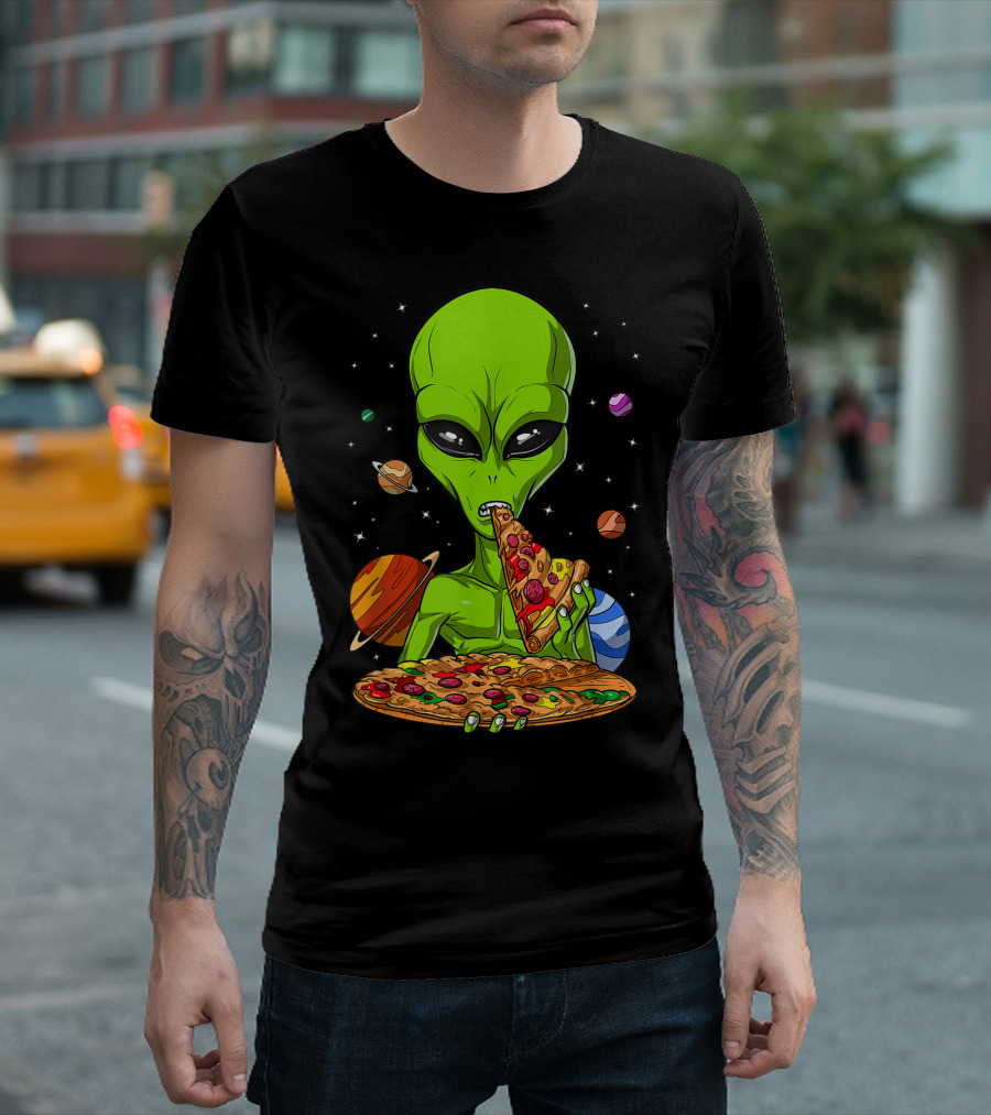 Space Alien Eating Pizza In Cosmic UFO Science Fiction Scene T-Shirt