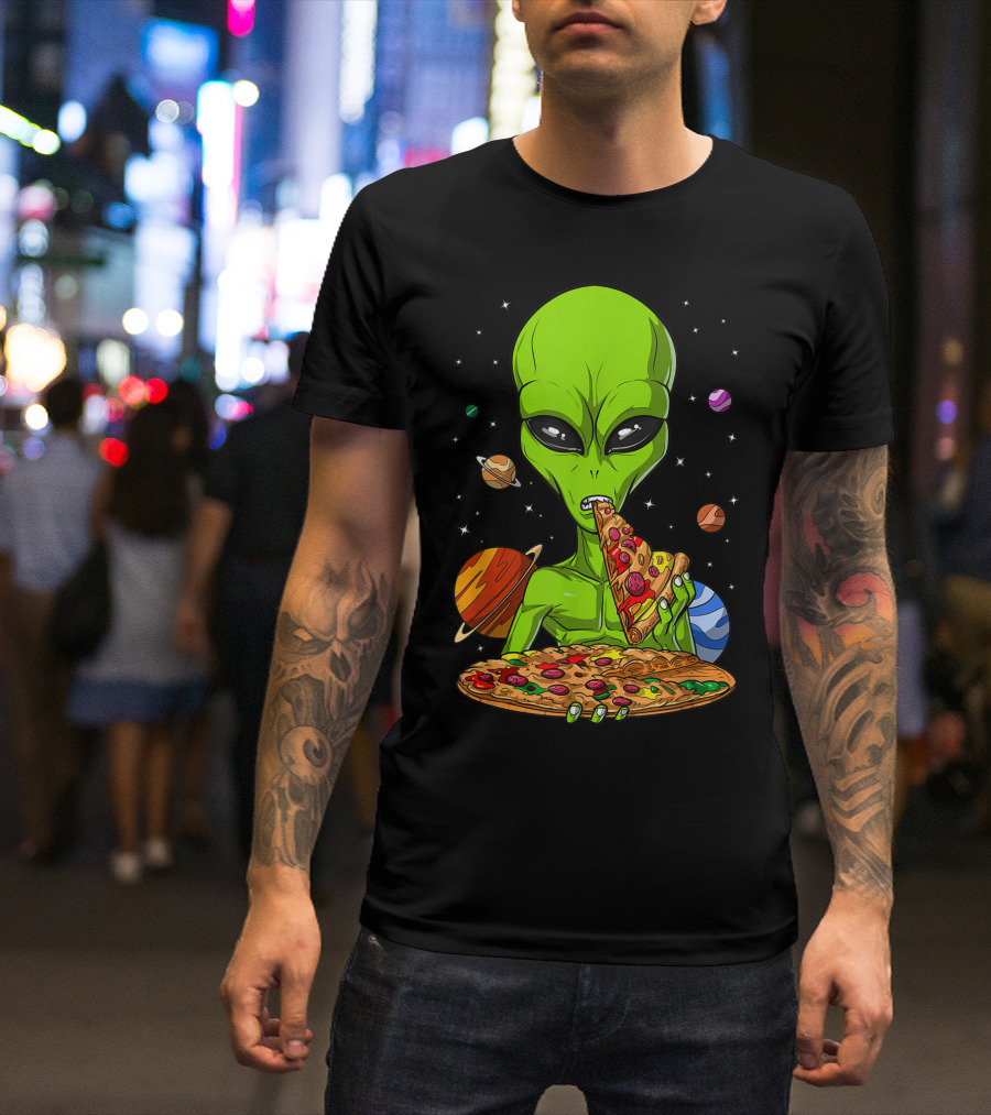 Space Alien Eating Pizza In Cosmic UFO Science Fiction Scene T-Shirt