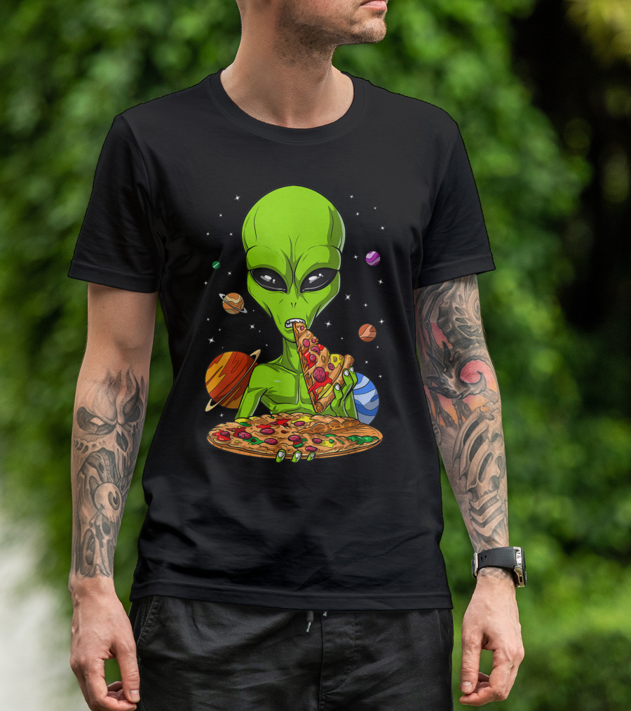 Space Alien Eating Pizza In Cosmic UFO Science Fiction Scene T-Shirt