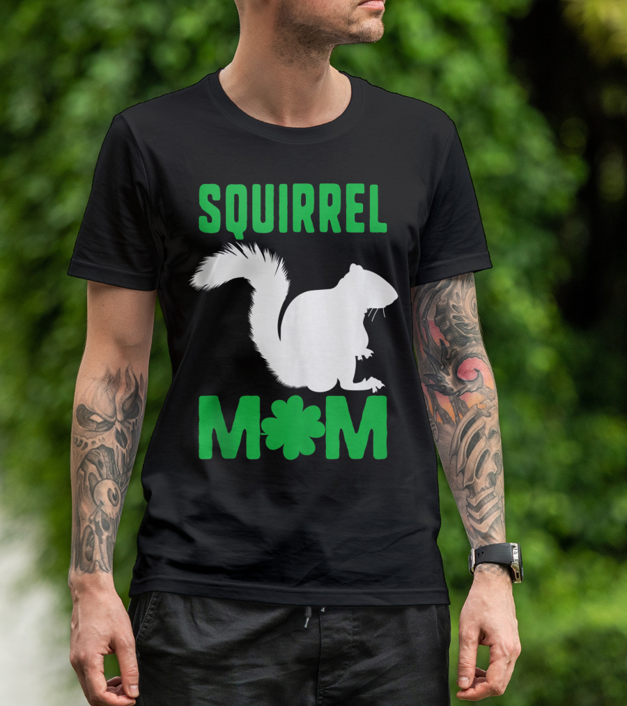 Squirrel Mom Shamrock St Patricks Day Woodland Nature T-Shirt