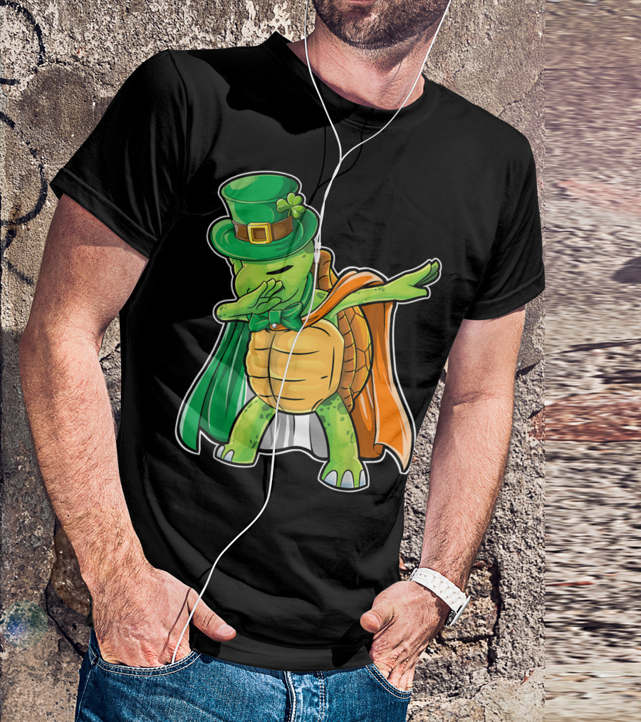 Dabbing Turtle St Patricks Day Leprechaun With Irish Flag Cape T-Shirt