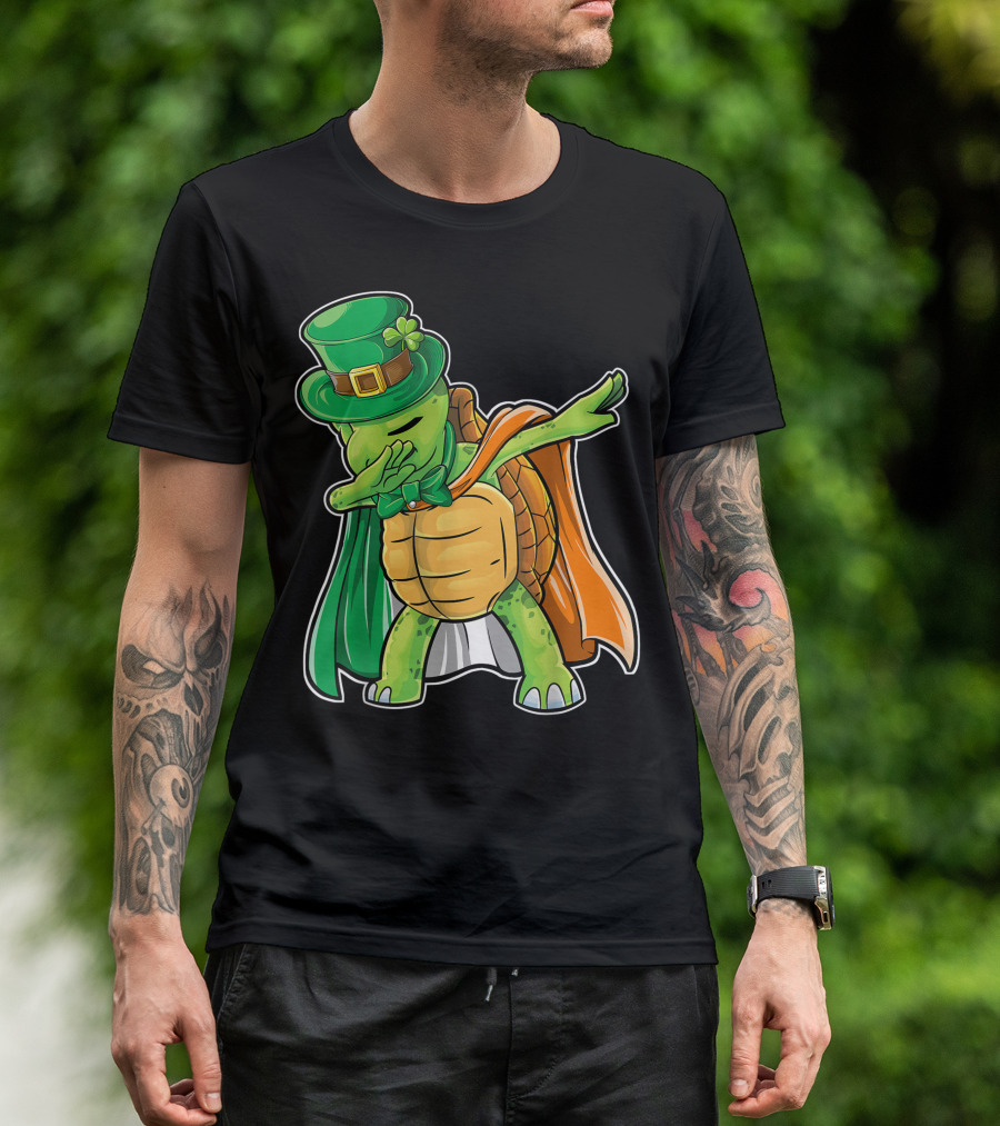 Dabbing Turtle St Patricks Day Leprechaun With Irish Flag Cape T-Shirt