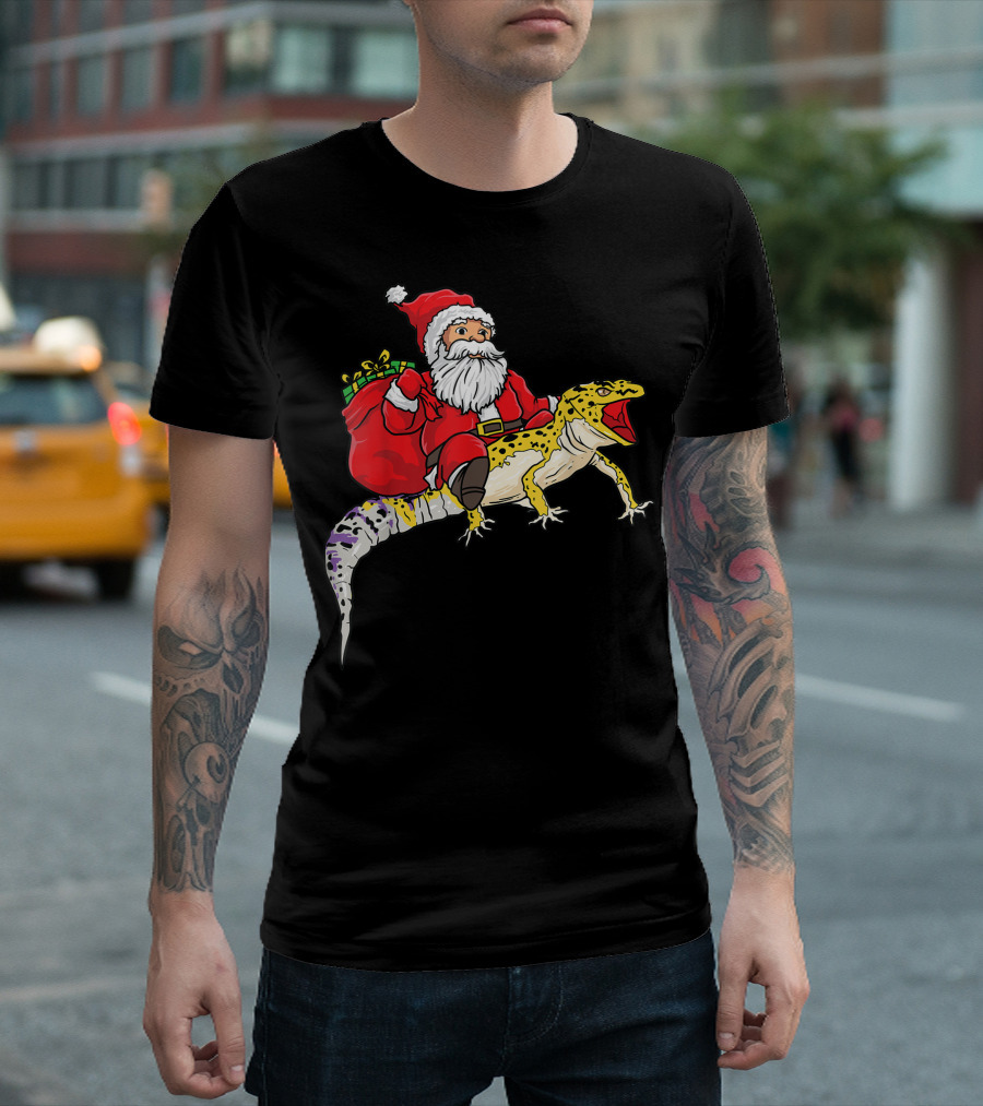 Santa Riding Leopard Gecko With Presents T-Shirt