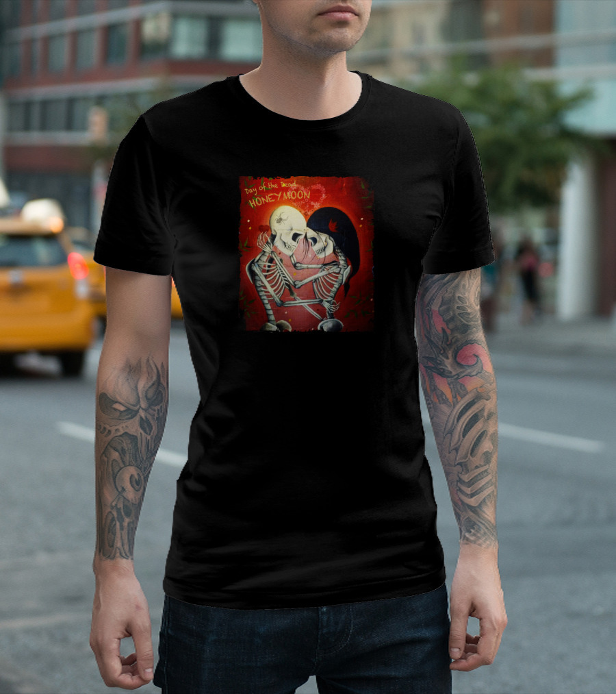Day of the Dead Honeymoon Skeleton Couple Embrace and Kiss T-Shirt
