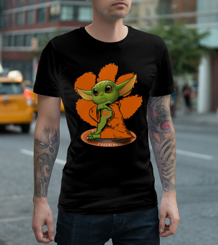 Clemson Tigers Baby Yoda Paw Prints T-Shirt