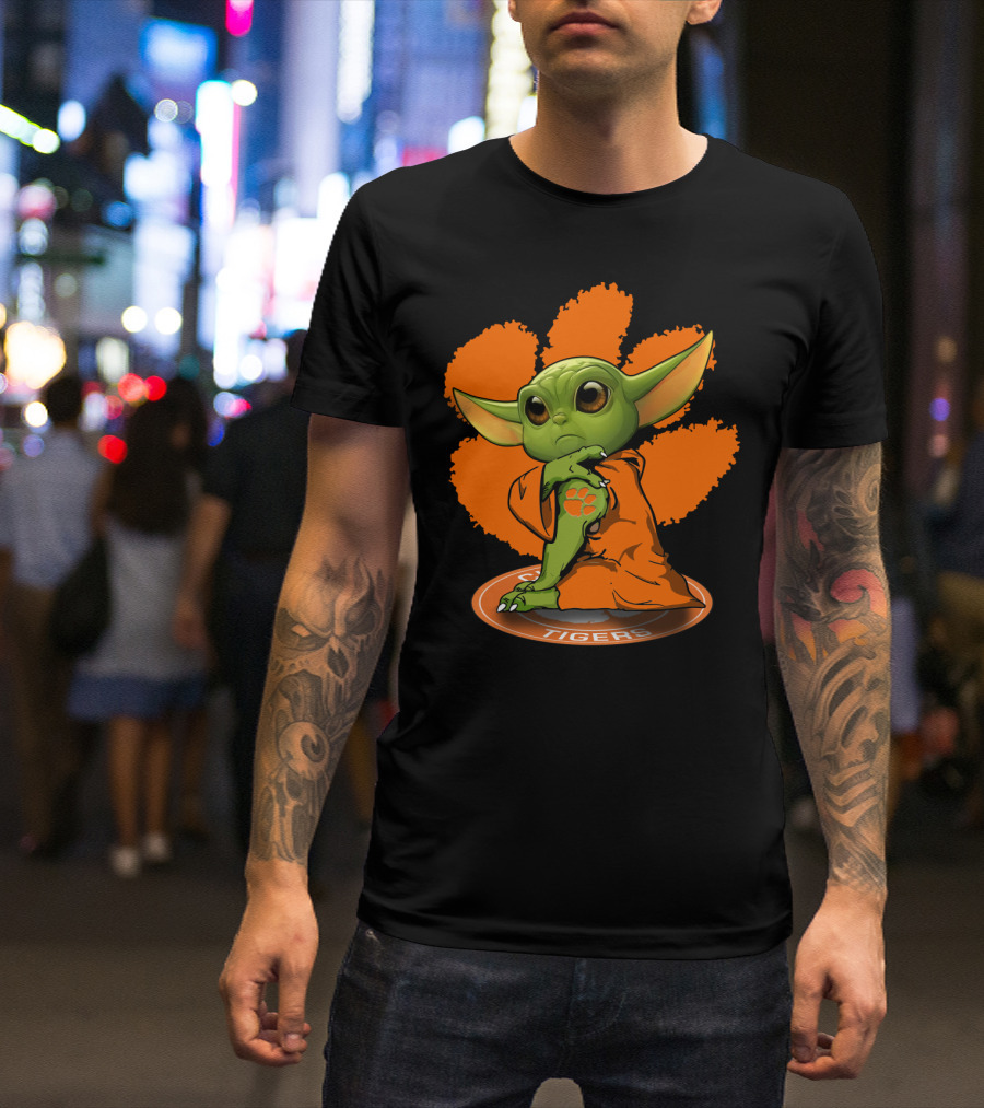 Clemson Tigers Baby Yoda Paw Prints T-Shirt