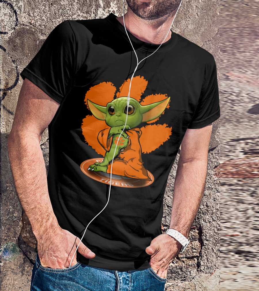 Clemson Tigers Baby Yoda Paw Prints T-Shirt