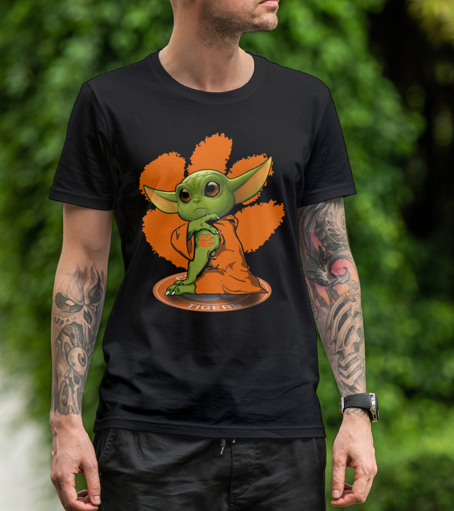 Clemson Tigers Baby Yoda Paw Prints T-Shirt