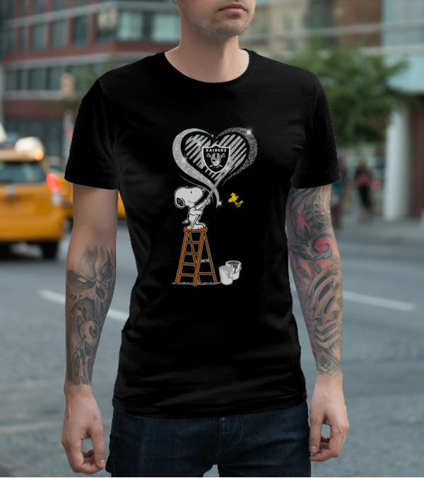 Snoopy Painting Heart Raiders 23 Oakland Raiders Football Nfl Peanuts Woodstock T-Shirt