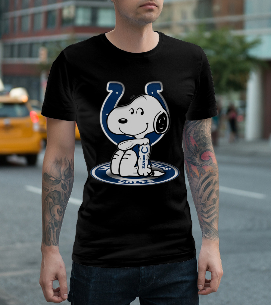 Snoopy Hugging Indianapolis Colts Horseshoe T-Shirt