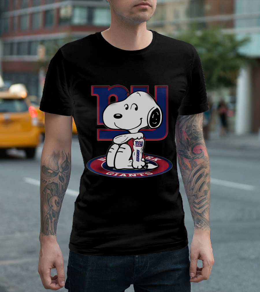 Snoopy New York Giants Nfl Collaboration With Peanuts Football Team T-Shirt