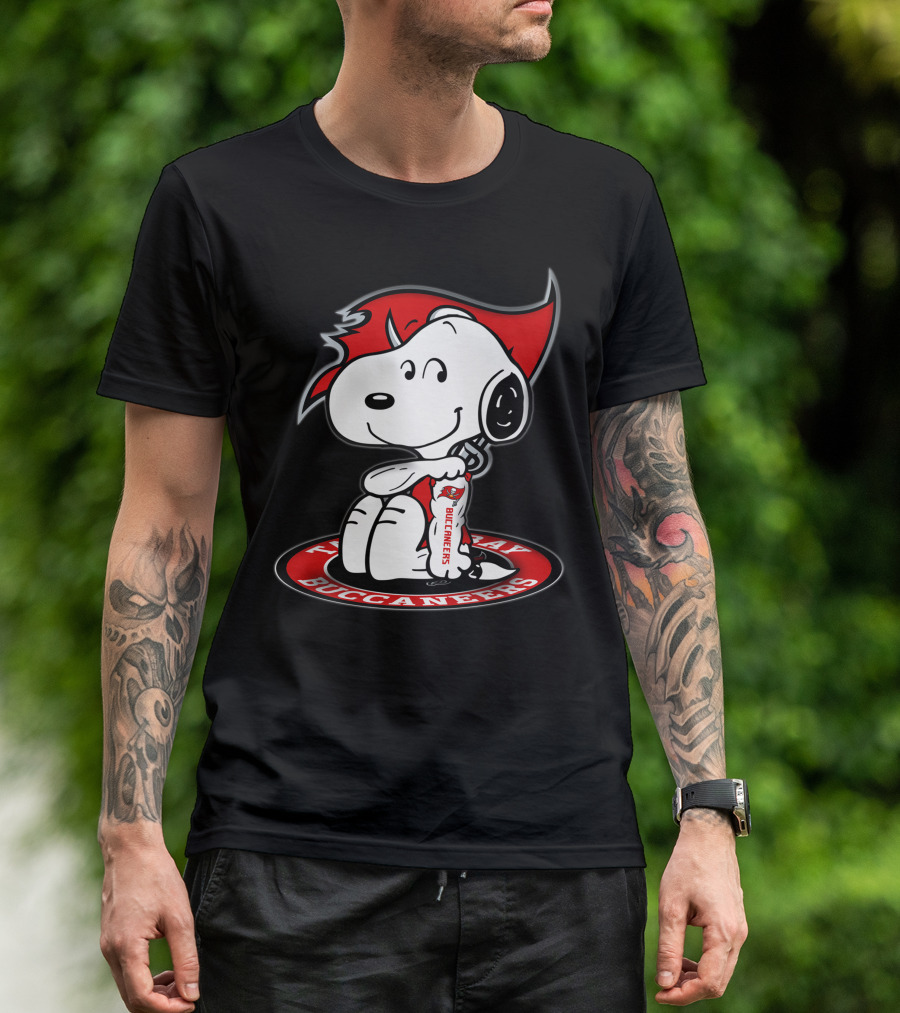 Tampa Bay Buccaneers Snoopy Fan T-Shirt