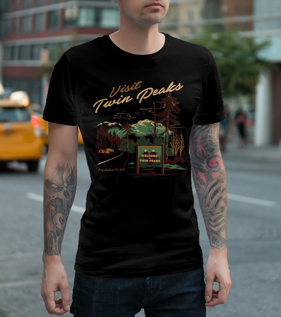 Visit Twin Peaks Welcome Sign with Forest and Mountain Scene Population 51,201 T-Shirt