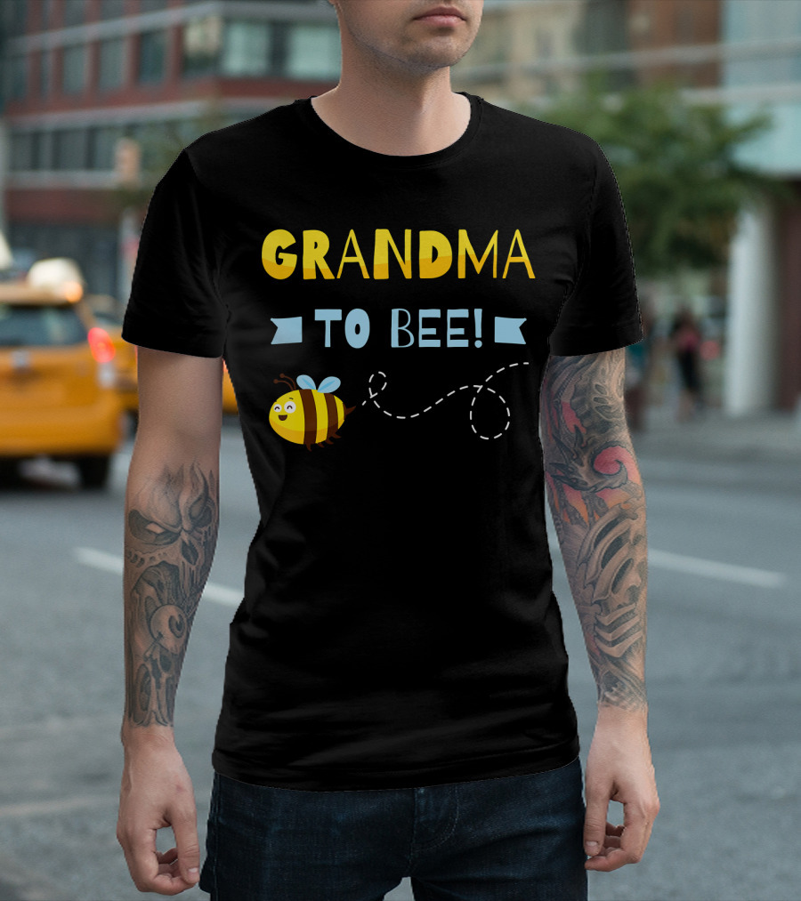 GRANDMA TO BEE Pregnancy Announcement With Bumblebee T-Shirt