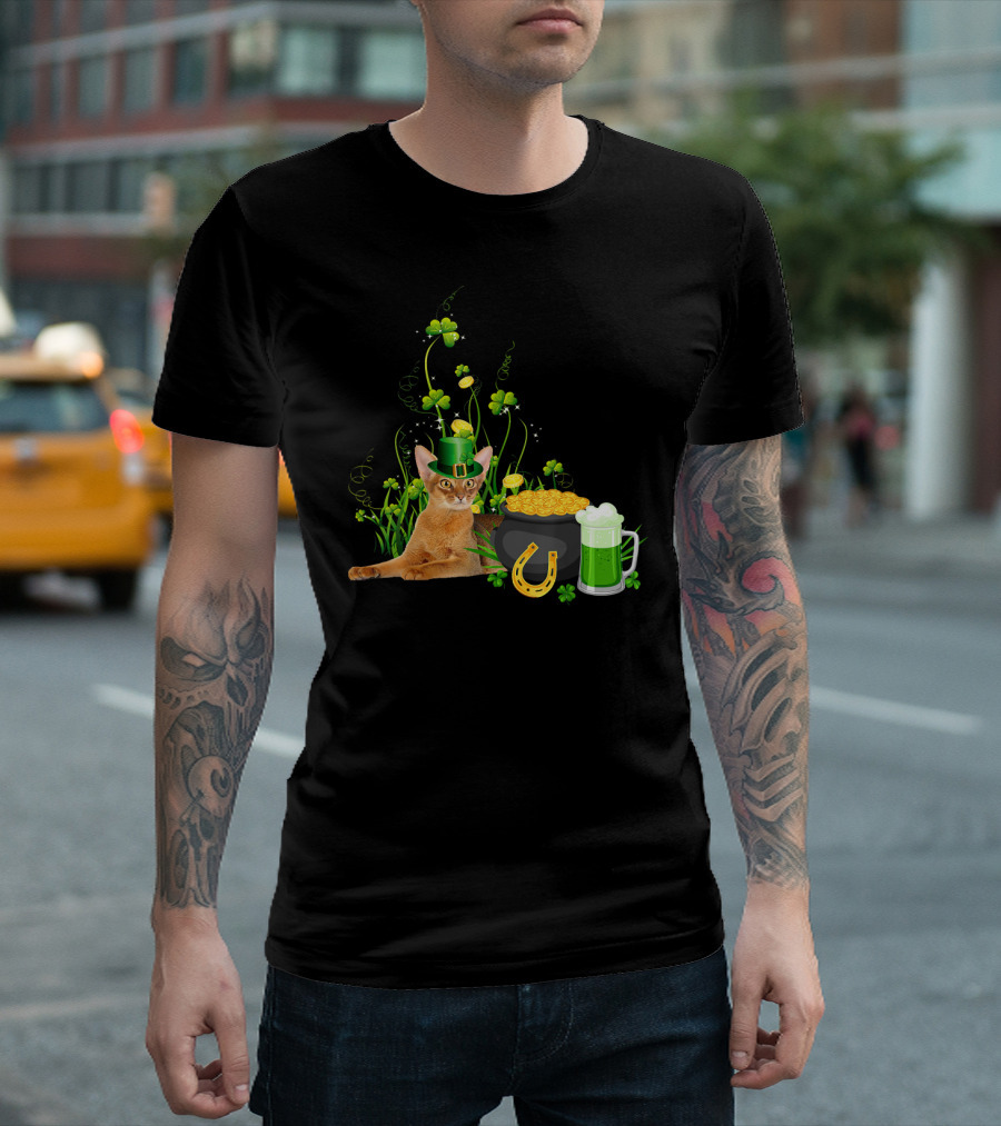 Abyssinian Cat St Patrick's Day Leprechaun Hat Shamrocks Pot of Gold Green Beer T-Shirt