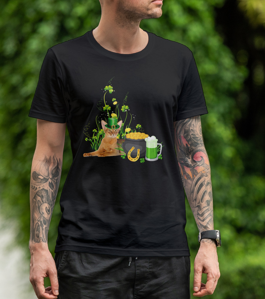 Abyssinian Cat St Patrick's Day Leprechaun Hat Shamrocks Pot Of Gold Green Beer T-Shirt