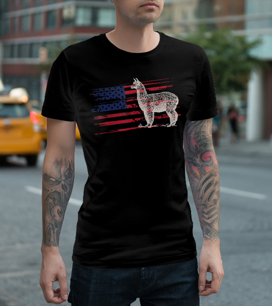 Alpaca Vicuna with US American Flag in Rustic T-Shirt