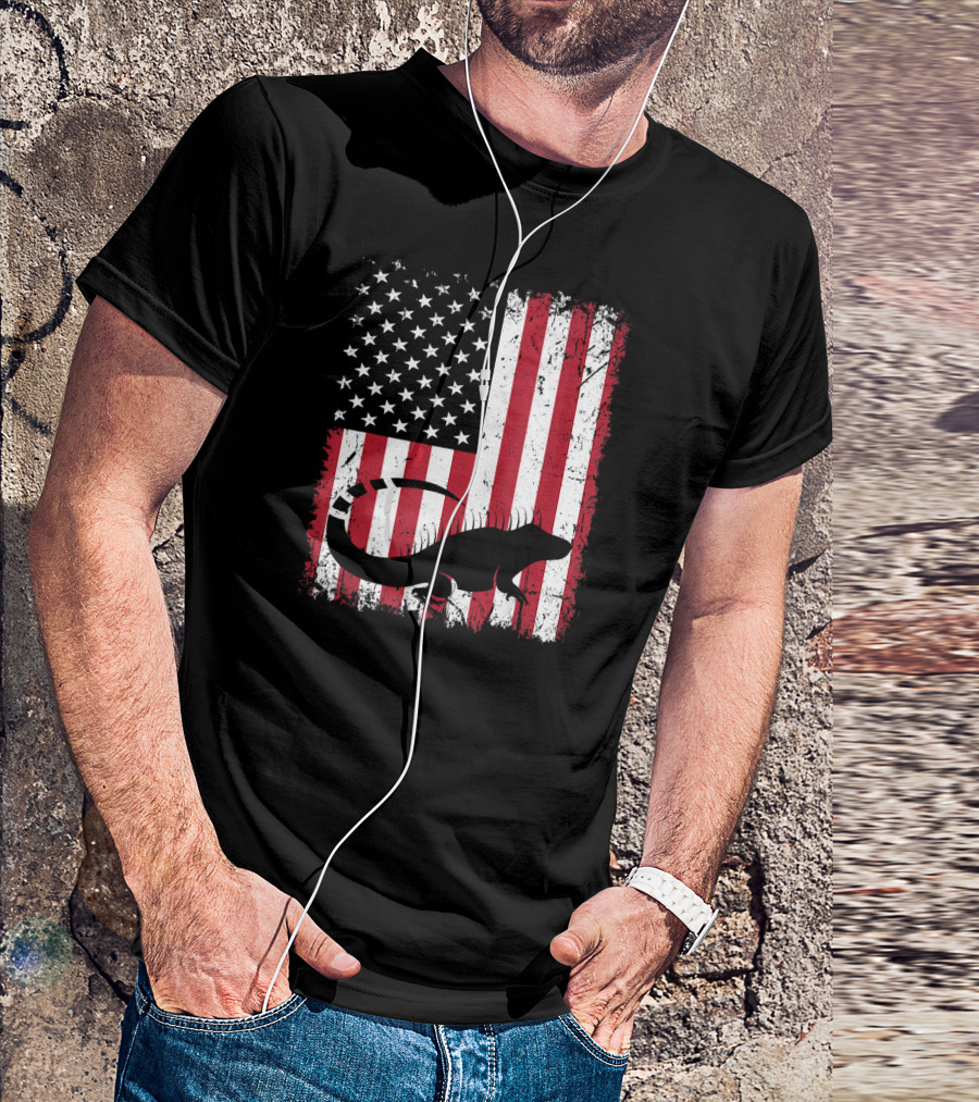 American Flag Iguana Silhouette On Distressed Stars And Stripes Background T-Shirt