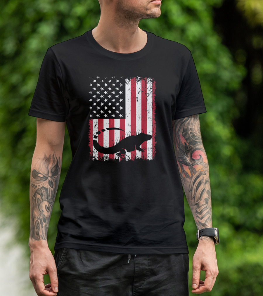 American Flag Iguana Silhouette On Distressed Stars And Stripes Background T-Shirt