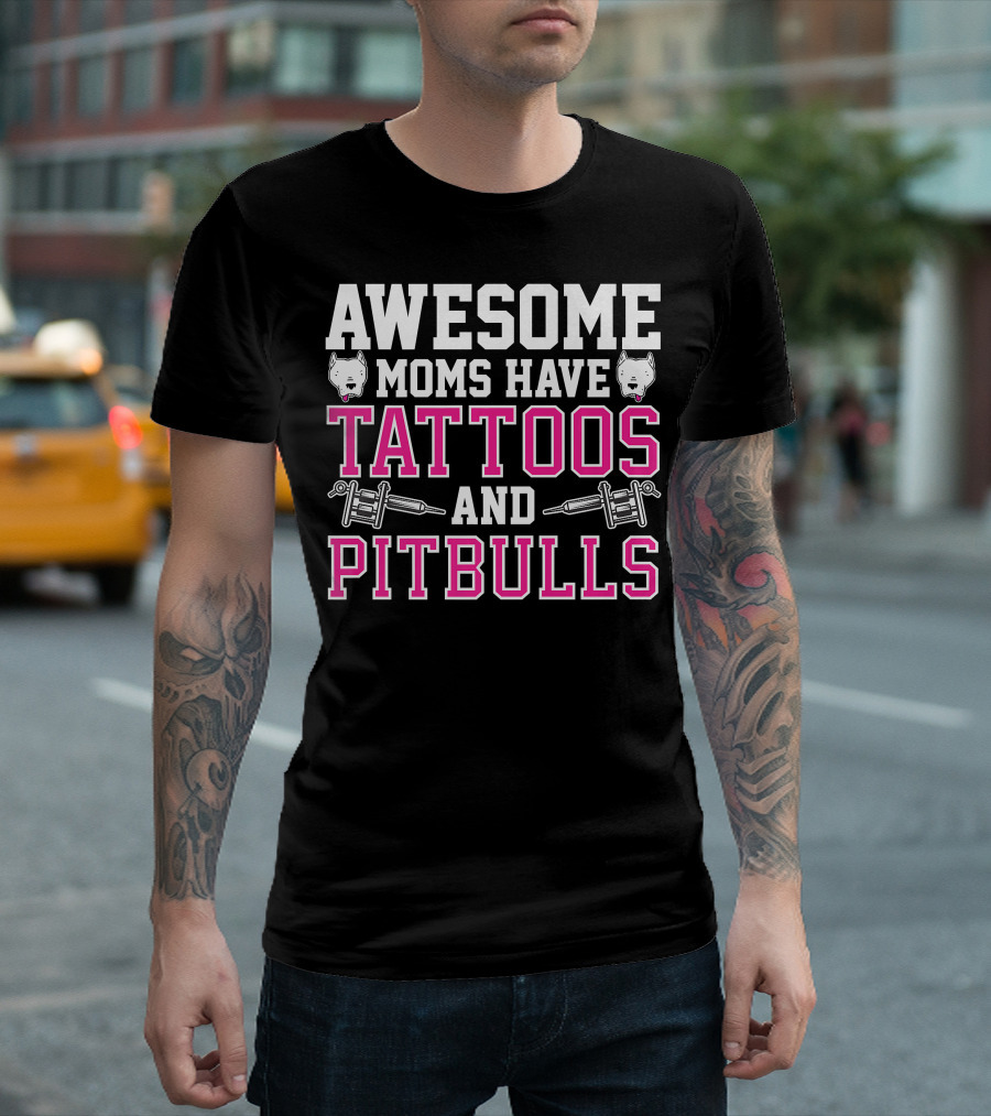 AWESOME MOMS HAVE TATTOOS AND PITBULLS WITH TATTOO MACHINES AND PITBULL HEADS T-Shirt