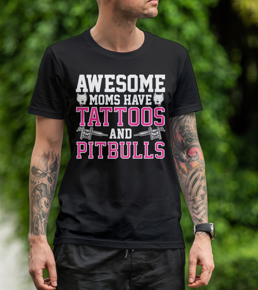 AWESOME MOMS HAVE TATTOOS AND PITBULLS WITH TATTOO MACHINES AND PITBULL HEADS T-Shirt