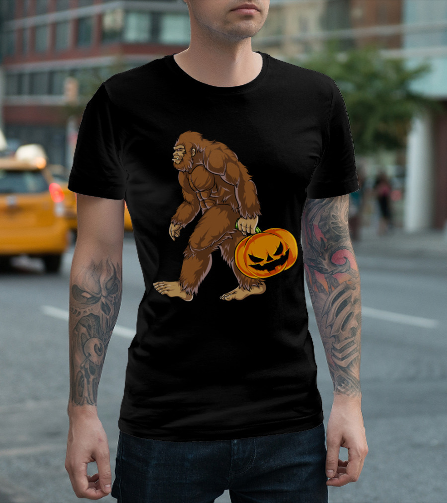 Bigfoot Sasquatch Holding Halloween Pumpkin Face T-Shirt