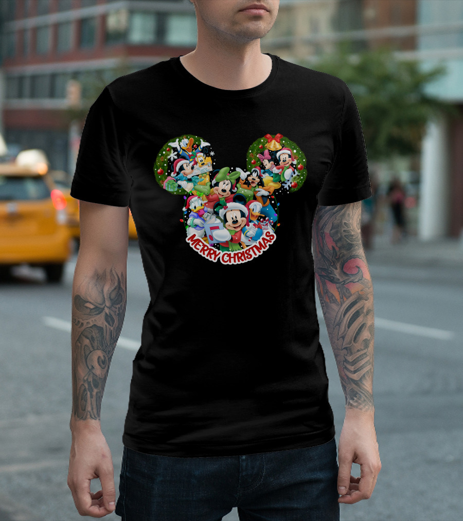 Mickey And Friends Merry Christmas Wreaths T-Shirt