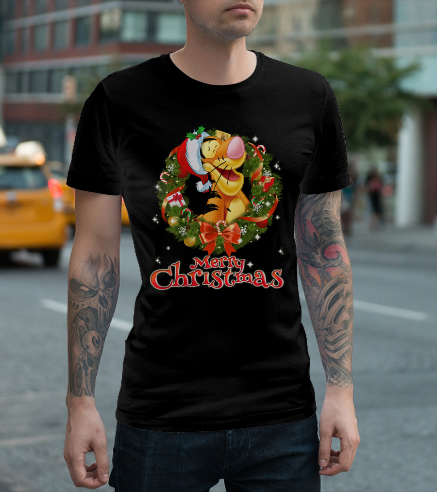 Tigger Merry Christmas Wreath Santa Hat T-Shirt